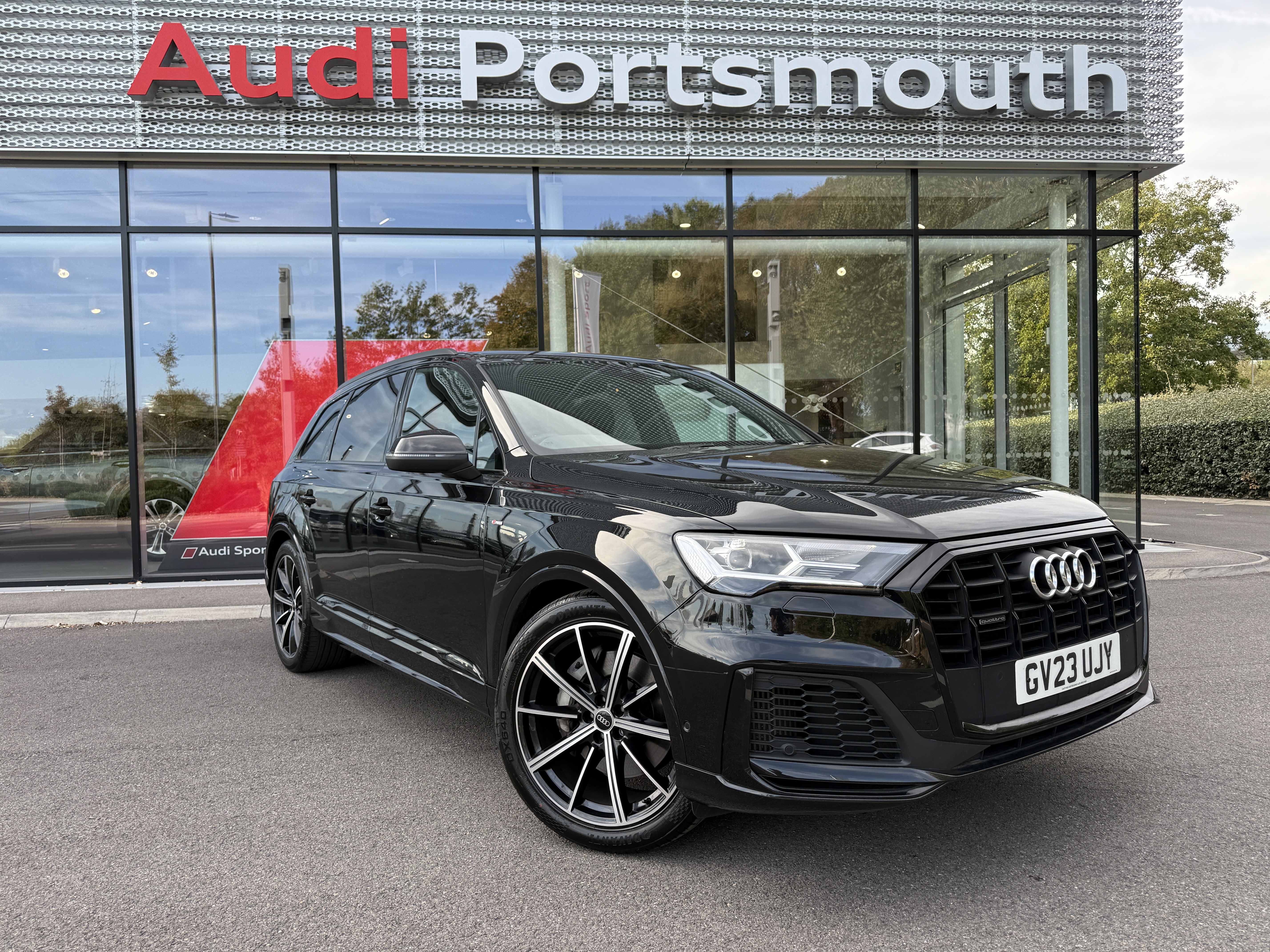 Main listing image - Audi Q7