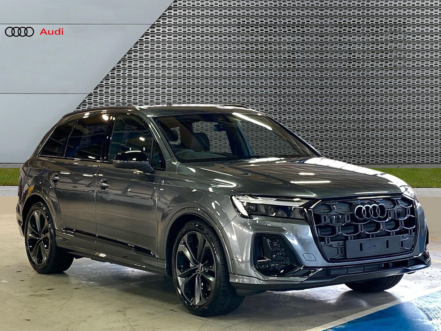 Main listing image - Audi Q7