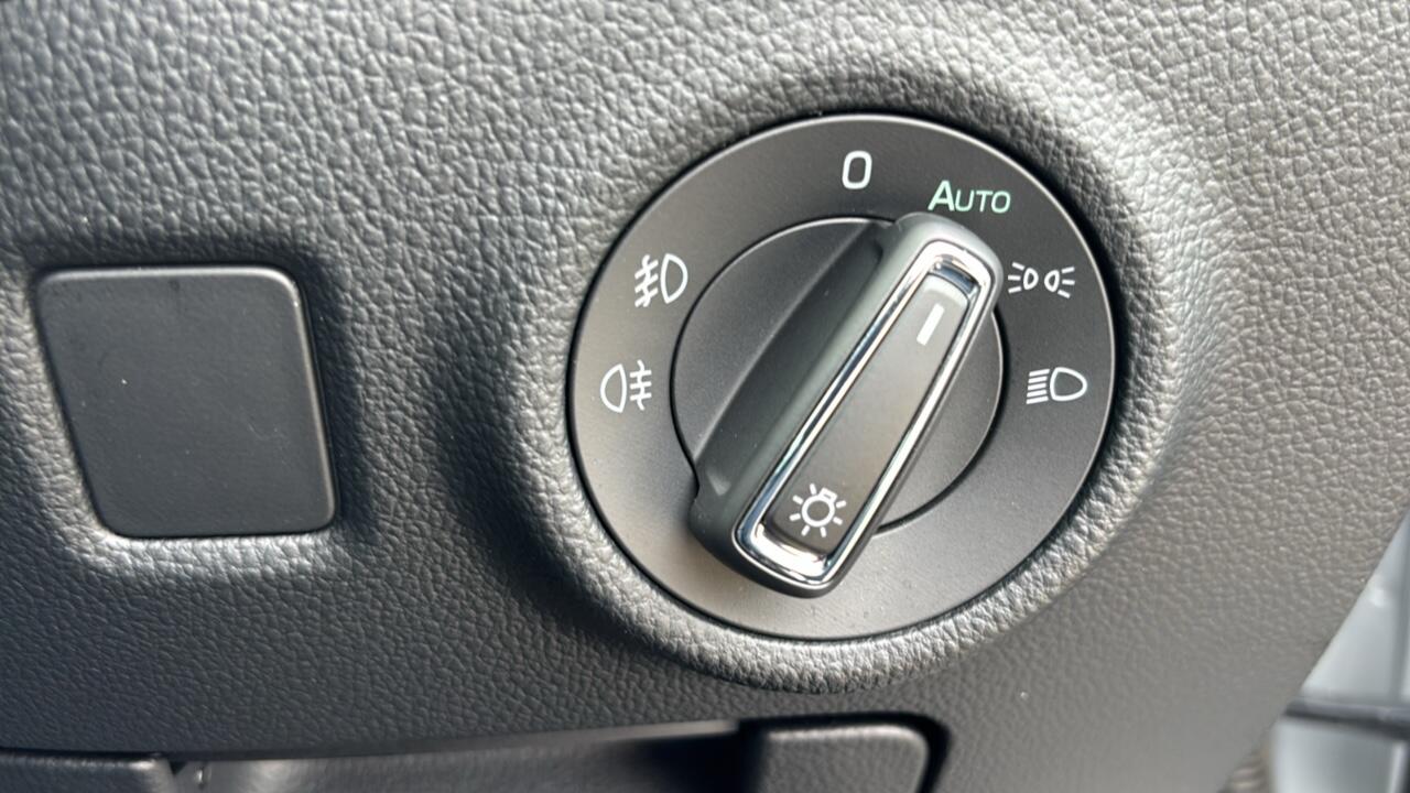Main listing image - Skoda Superb