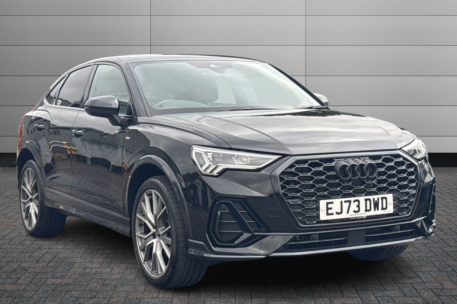 Main listing image - Audi Q3