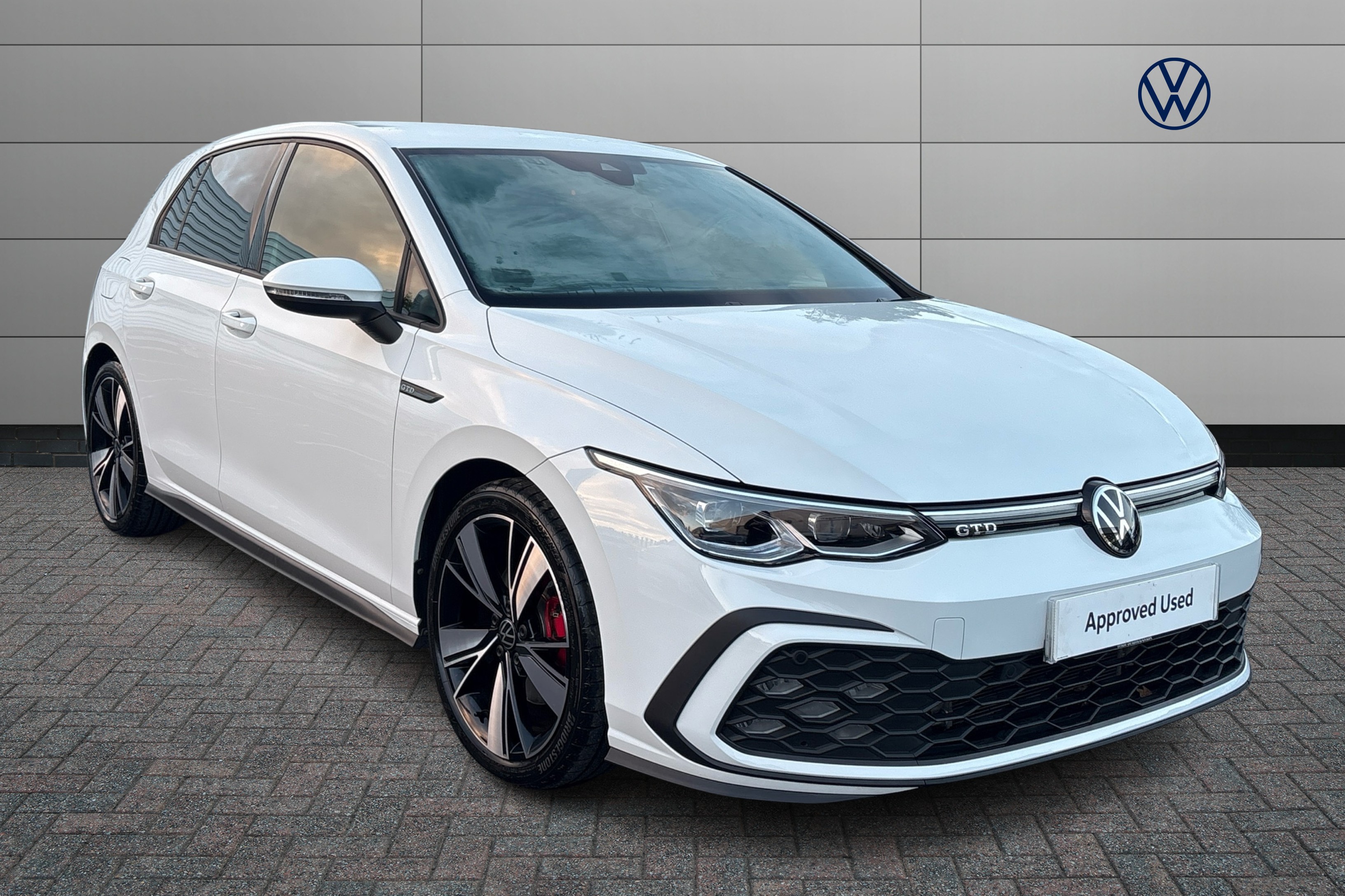 Main listing image - Volkswagen Golf