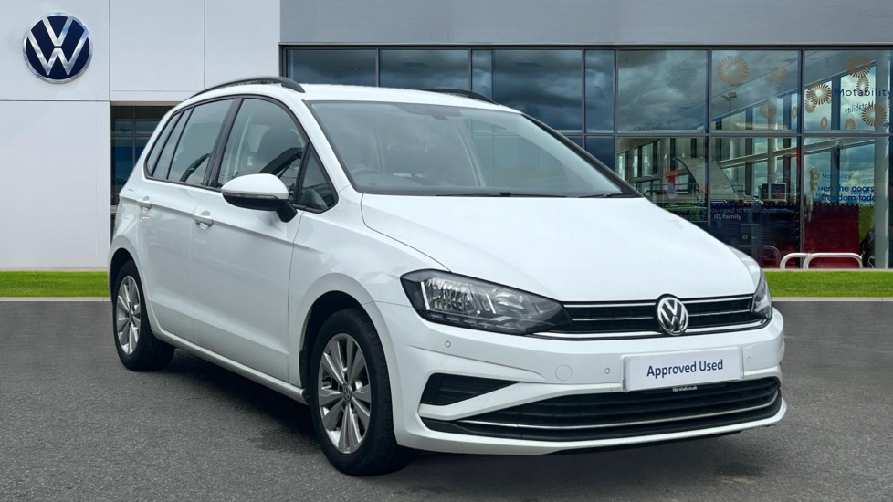 Main listing image - Volkswagen Golf SV