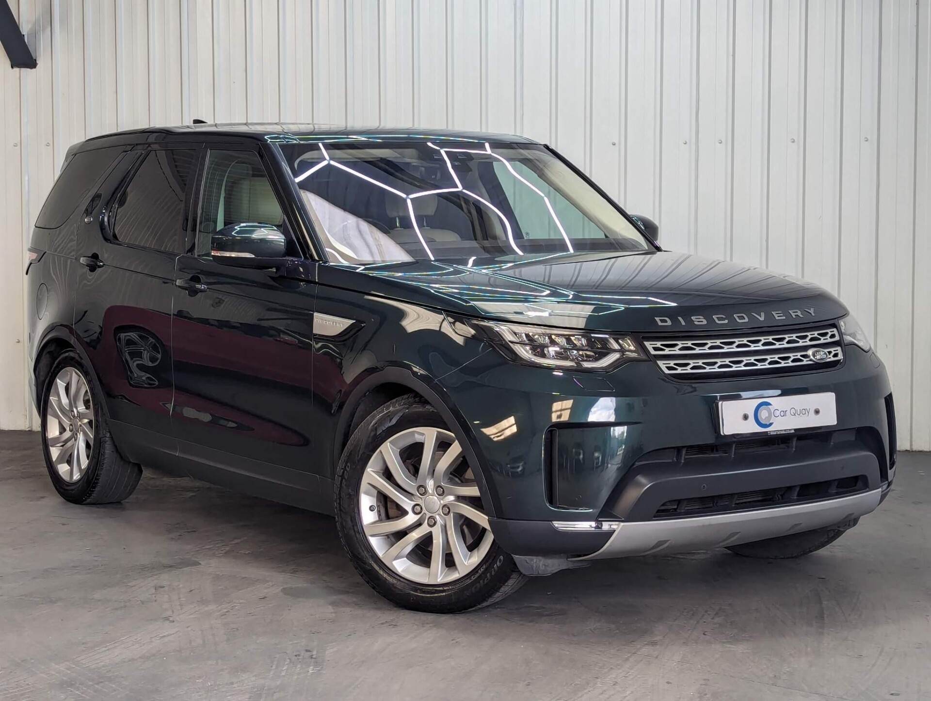 Main listing image - Land Rover Discovery