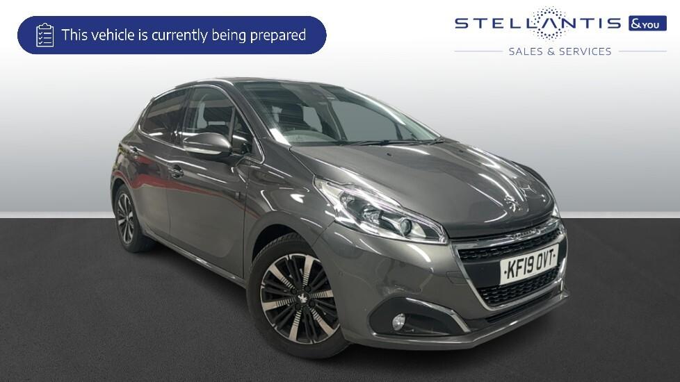 Main listing image - Peugeot 208