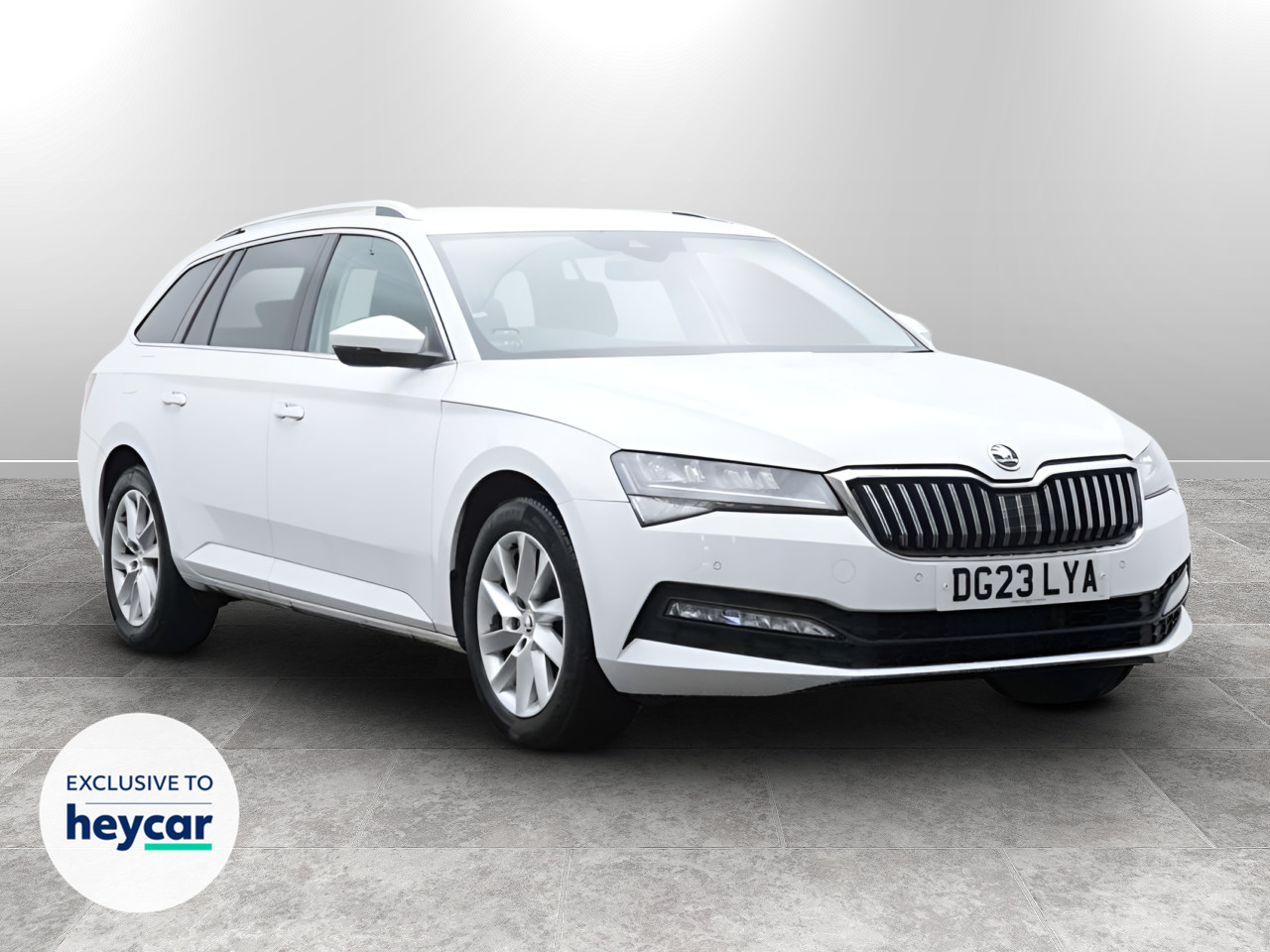 Main listing image - Skoda Superb Estate