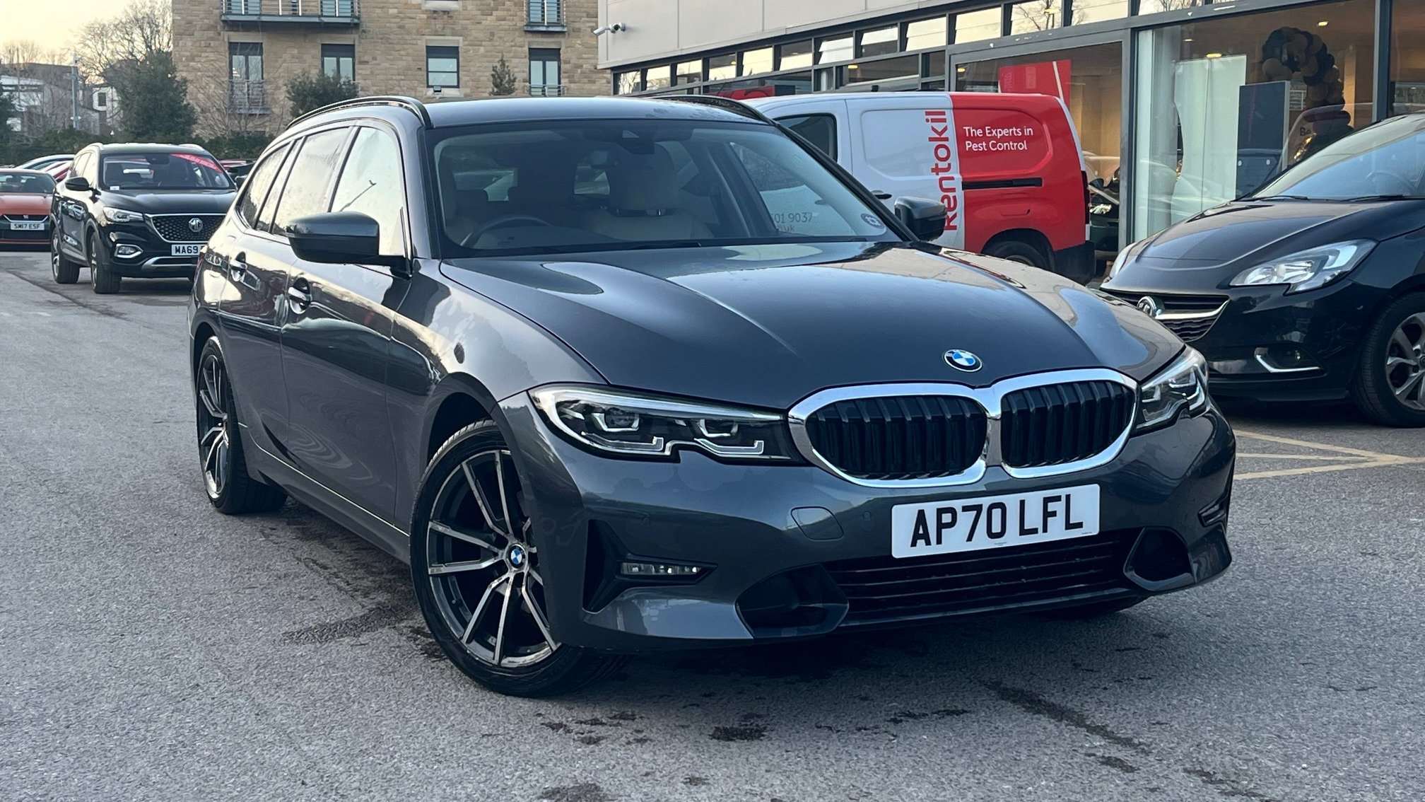 Main listing image - BMW 3 Series Touring