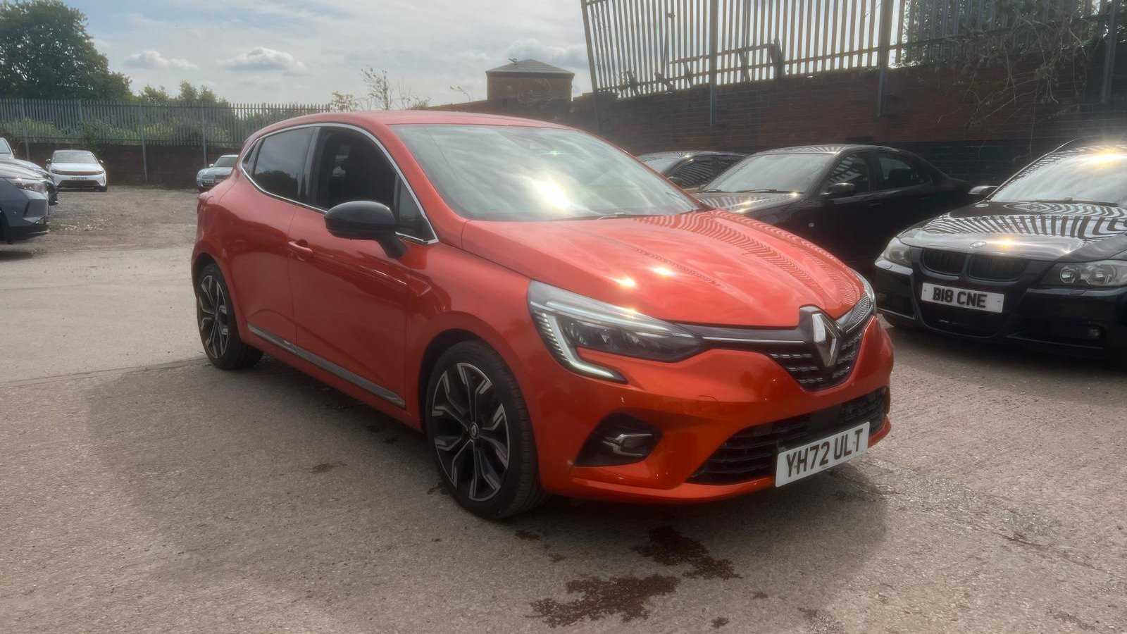 Main listing image - Renault Clio
