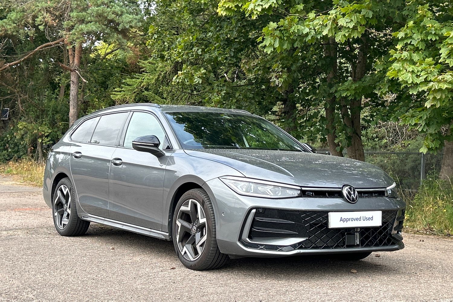 Main listing image - Volkswagen Passat