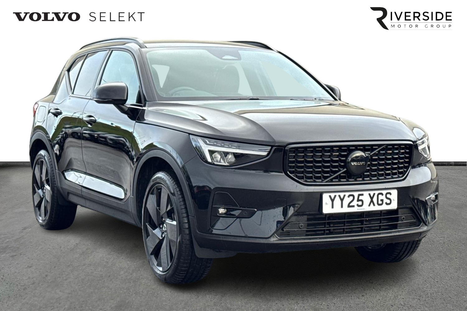 Main listing image - Volvo XC40