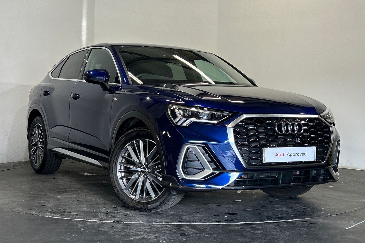 Main listing image - Audi Q3