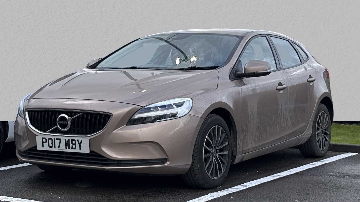 Main listing image - Volvo V40