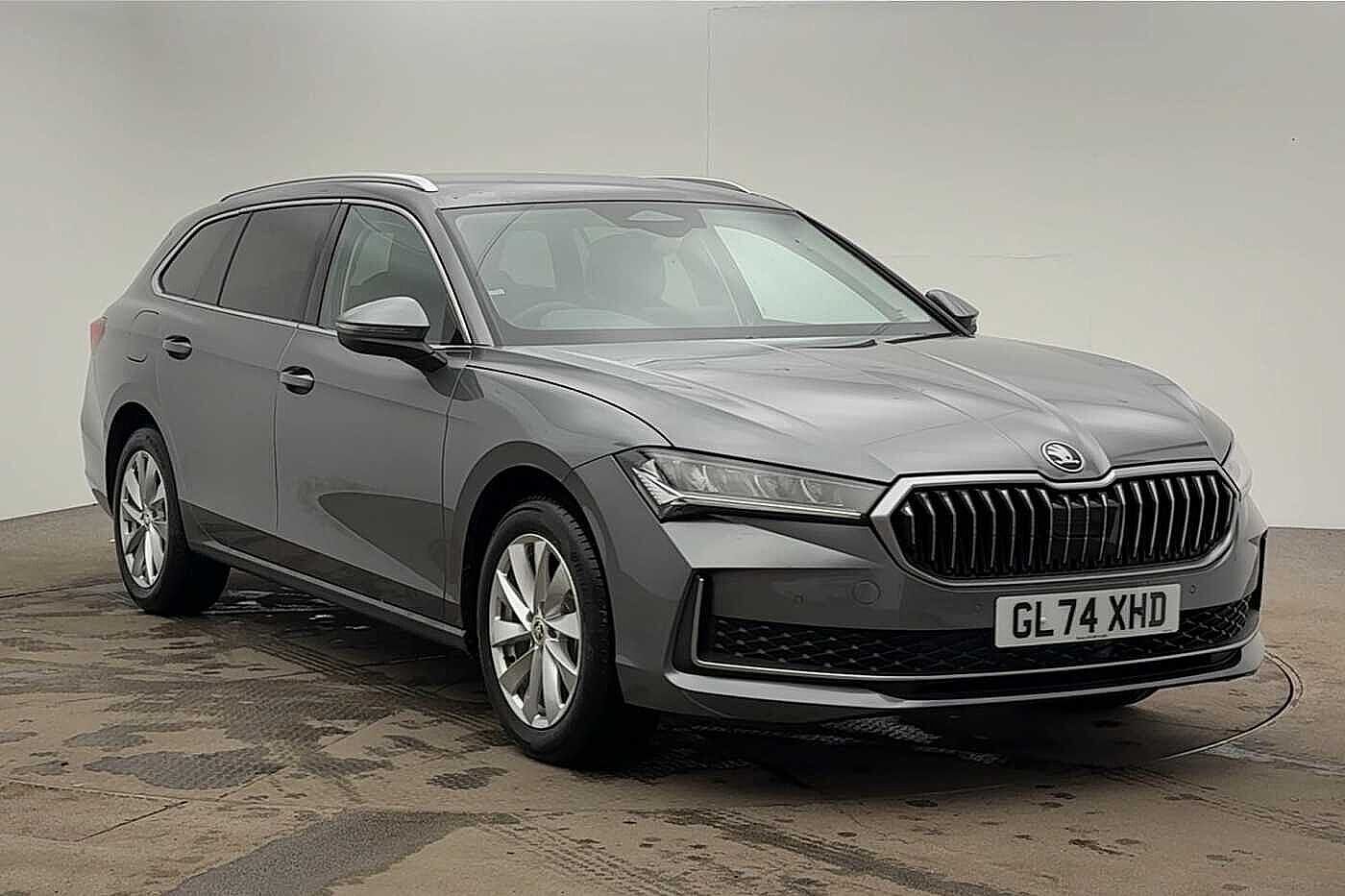 Main listing image - Skoda Superb Estate