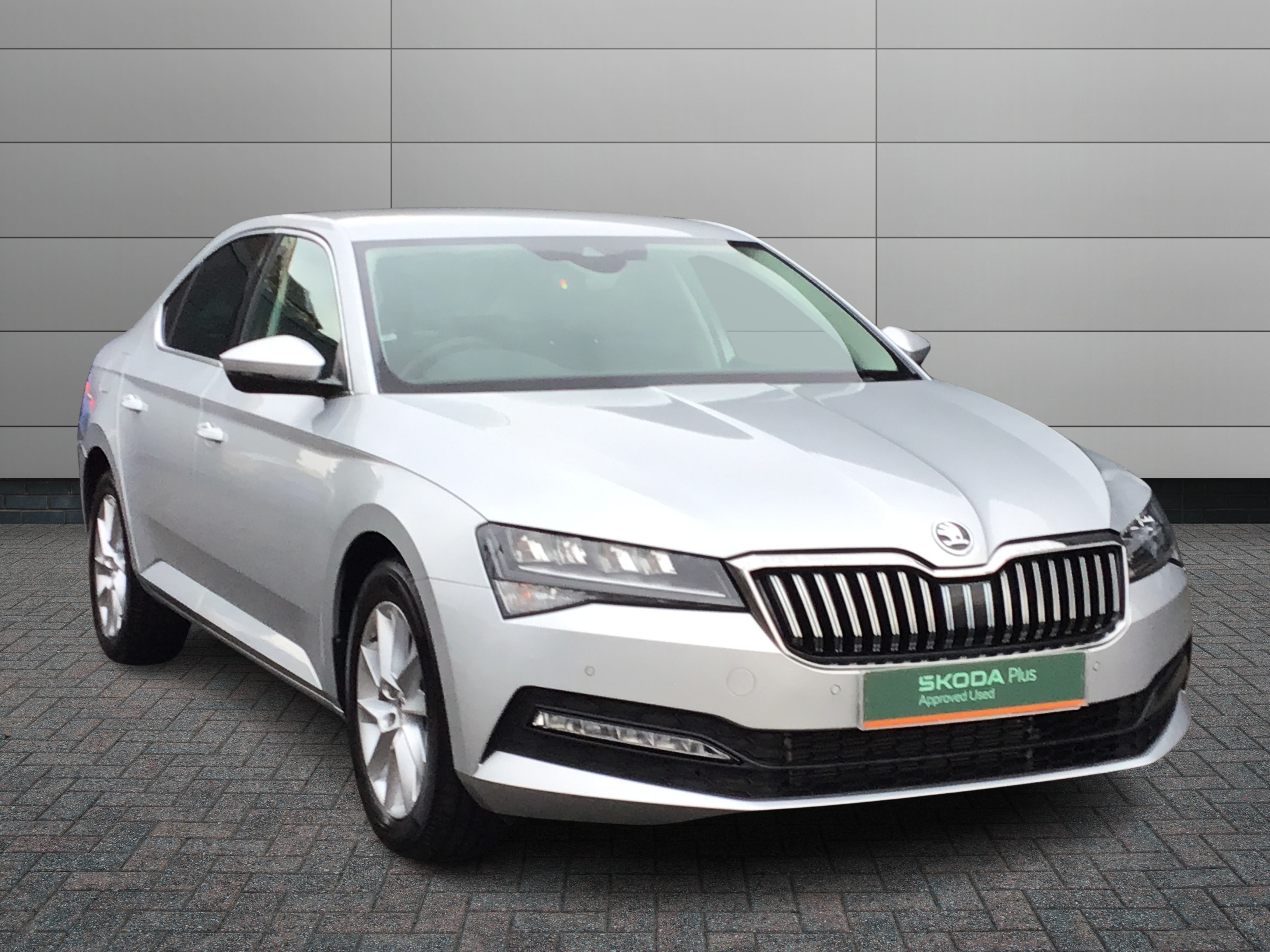 Main listing image - Skoda Superb