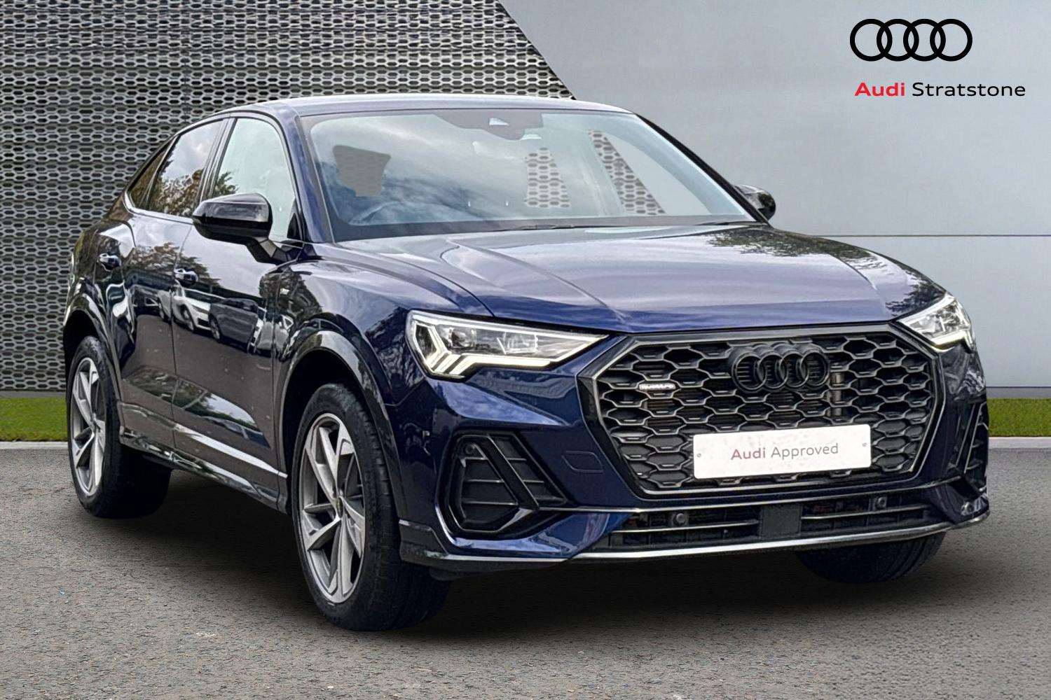 Main listing image - Audi Q3