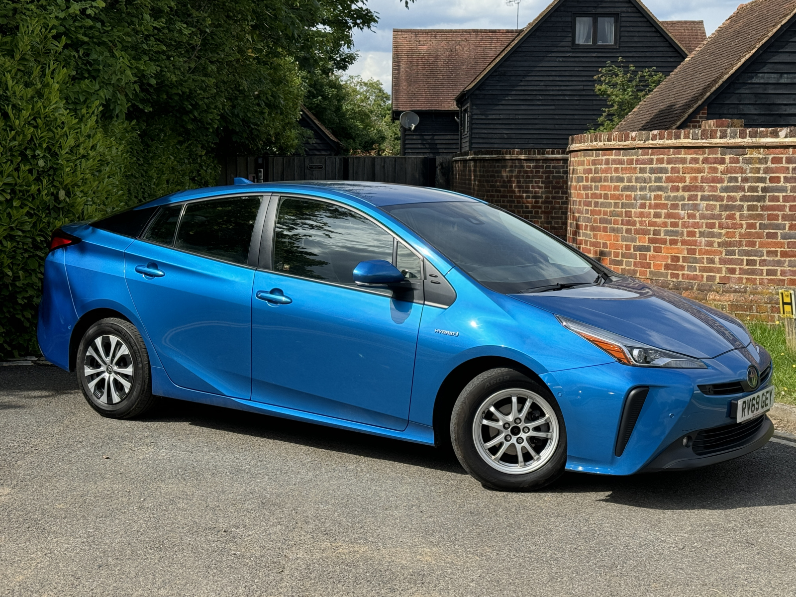 Main listing image - Toyota Prius