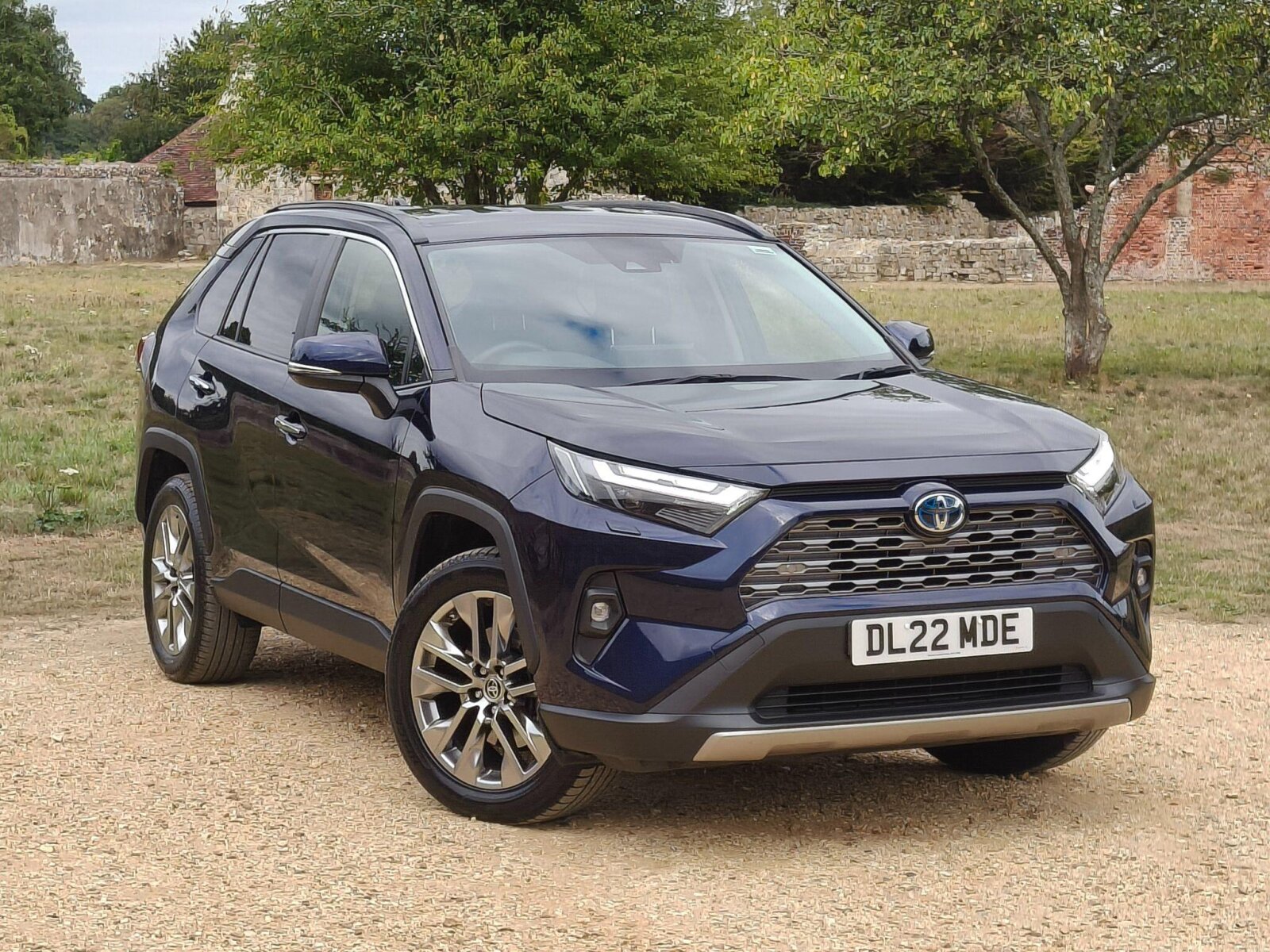 Main listing image - Toyota RAV4
