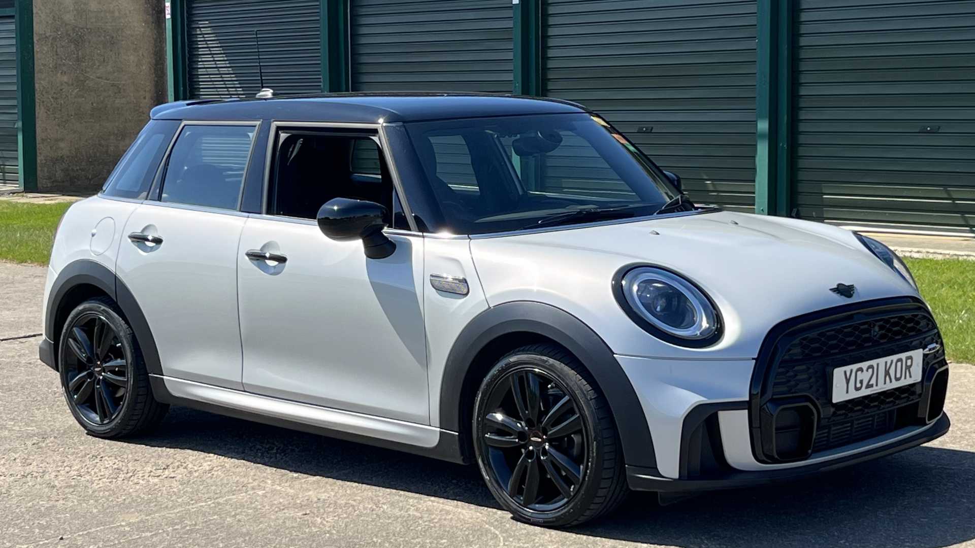 Main listing image - MINI Hatchback 5dr