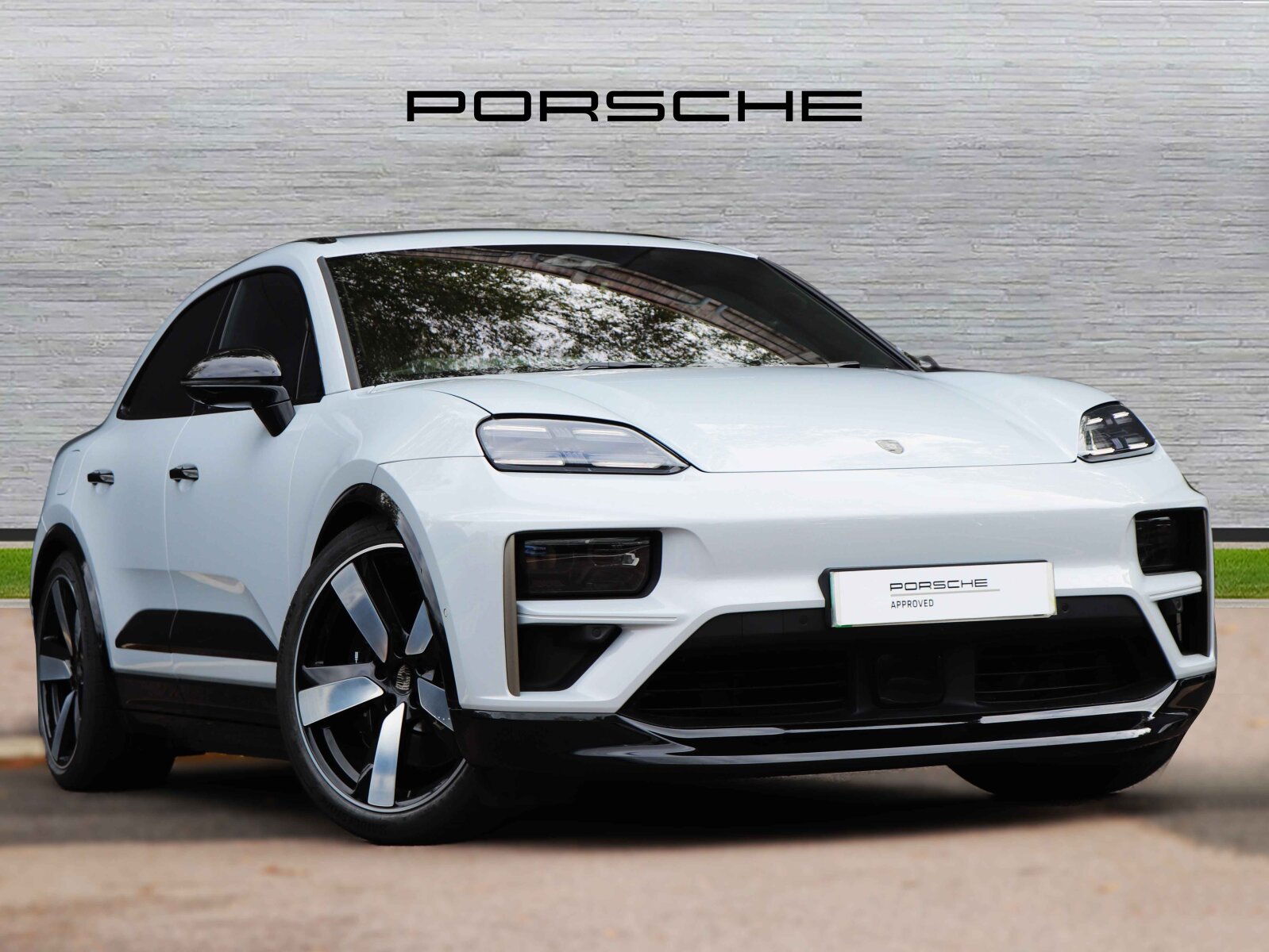 Main listing image - Porsche Macan