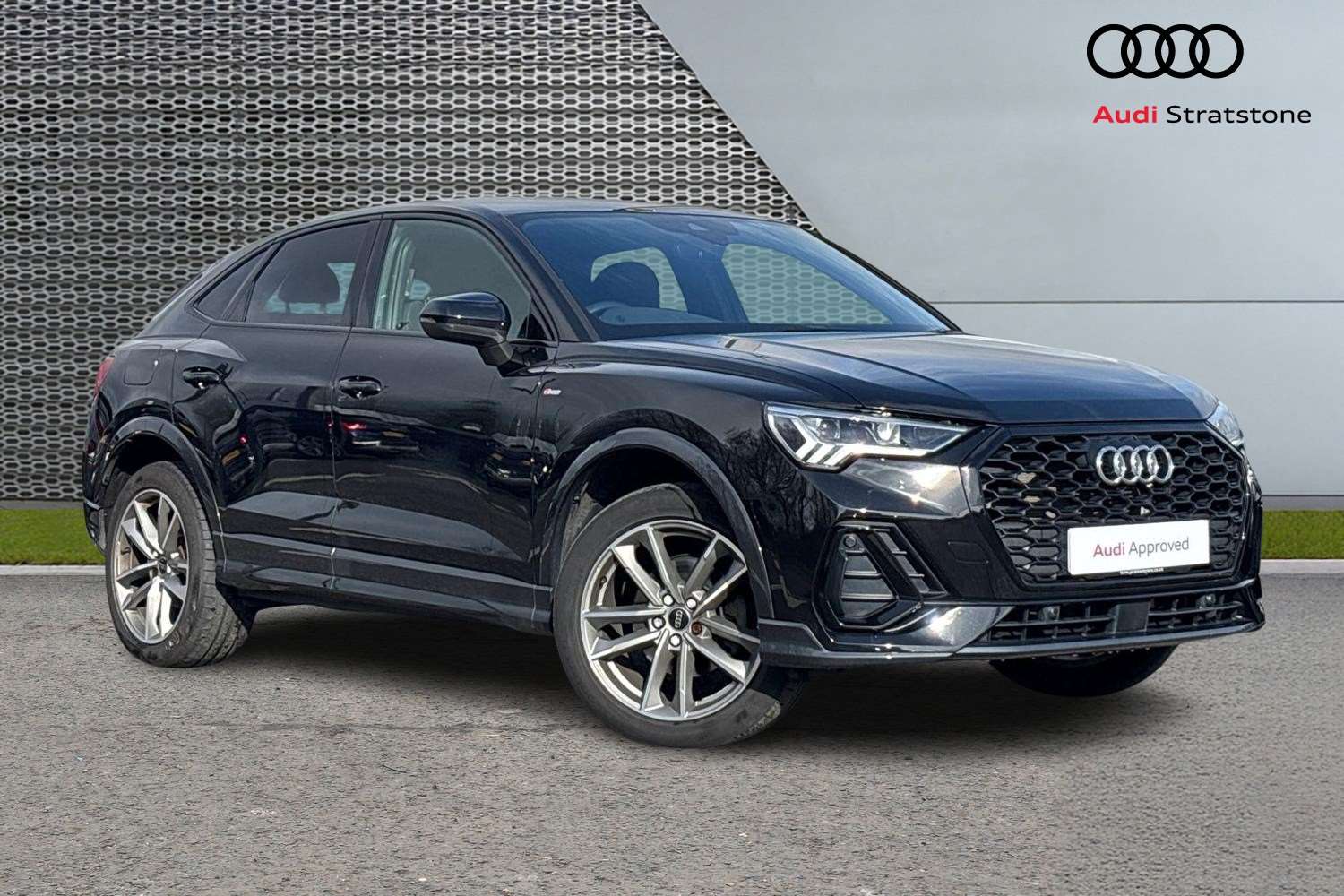 Main listing image - Audi Q3