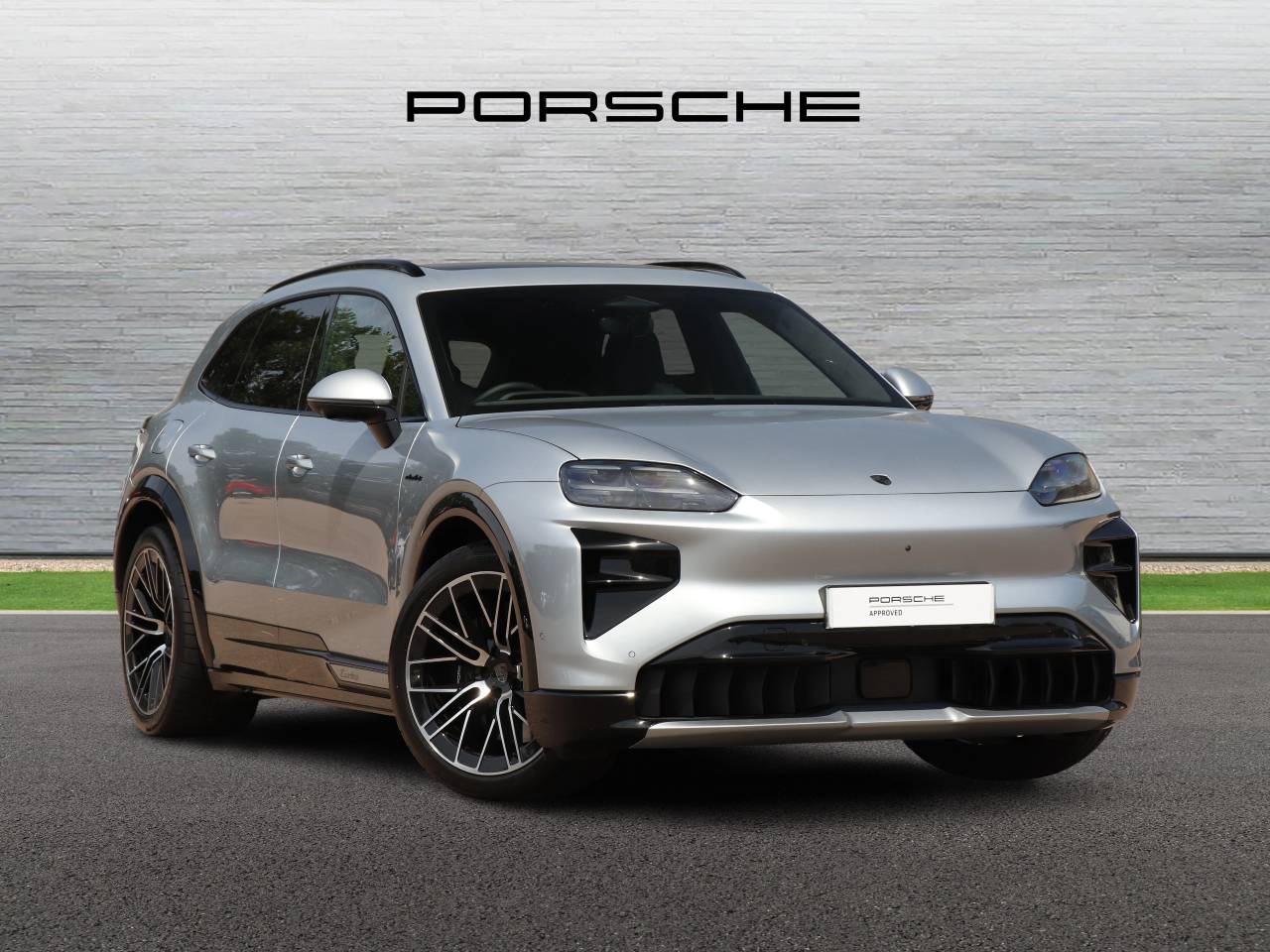 Main listing image - Porsche Cayenne Electric