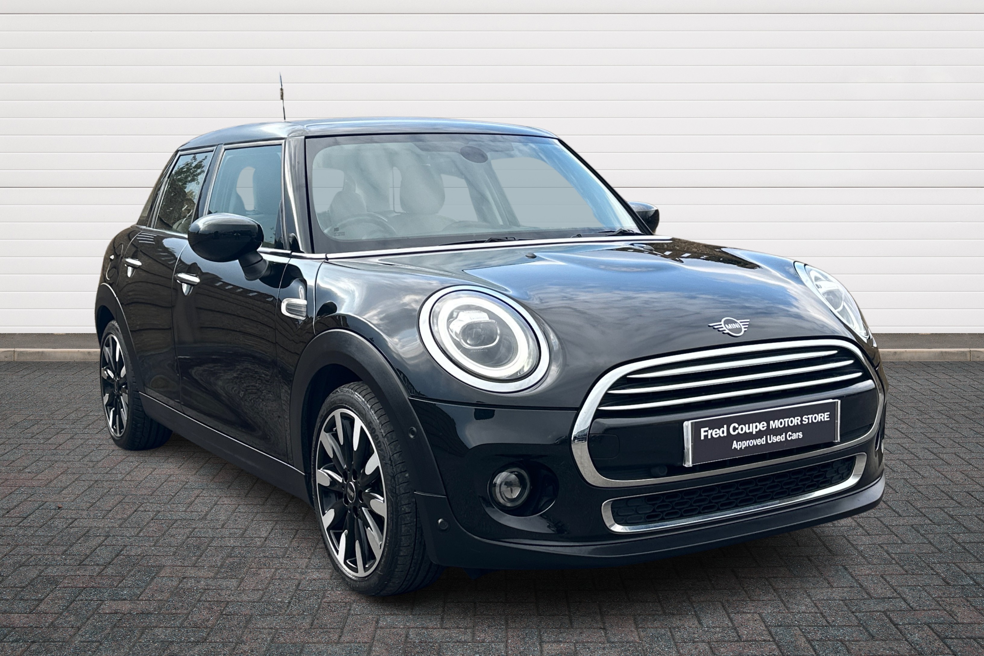 Main listing image - MINI Hatchback 5dr