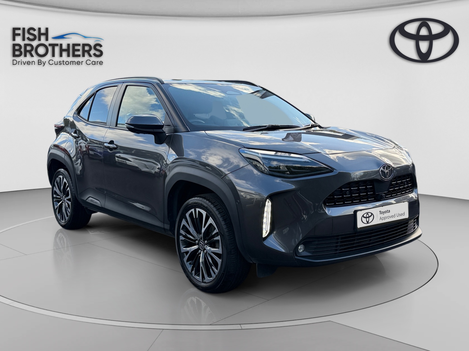 Main listing image - Toyota Yaris Cross