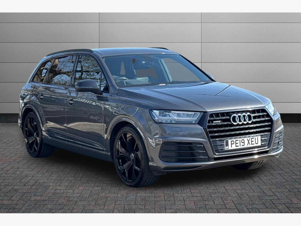 Main listing image - Audi Q7