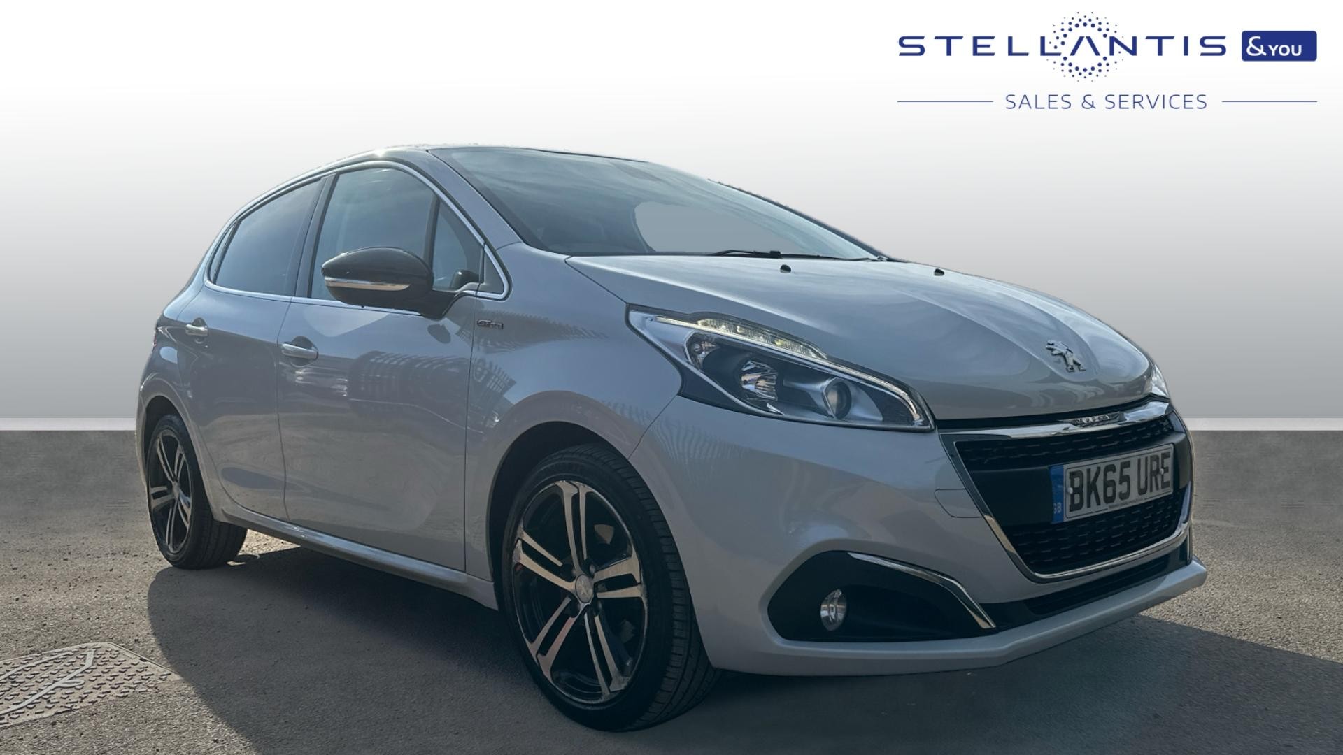 Main listing image - Peugeot 208