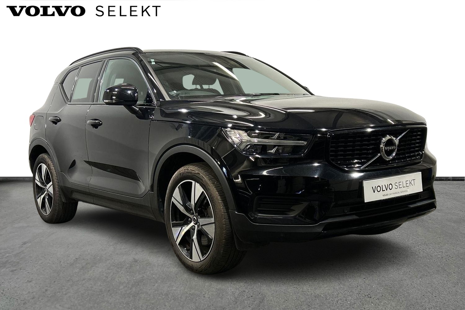 Main listing image - Volvo XC40 Recharge
