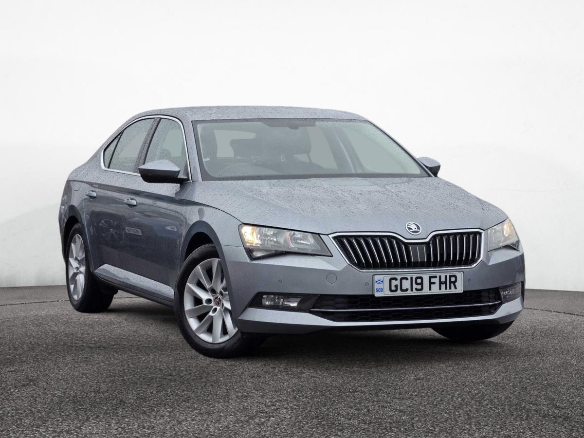 Main listing image - Skoda Superb