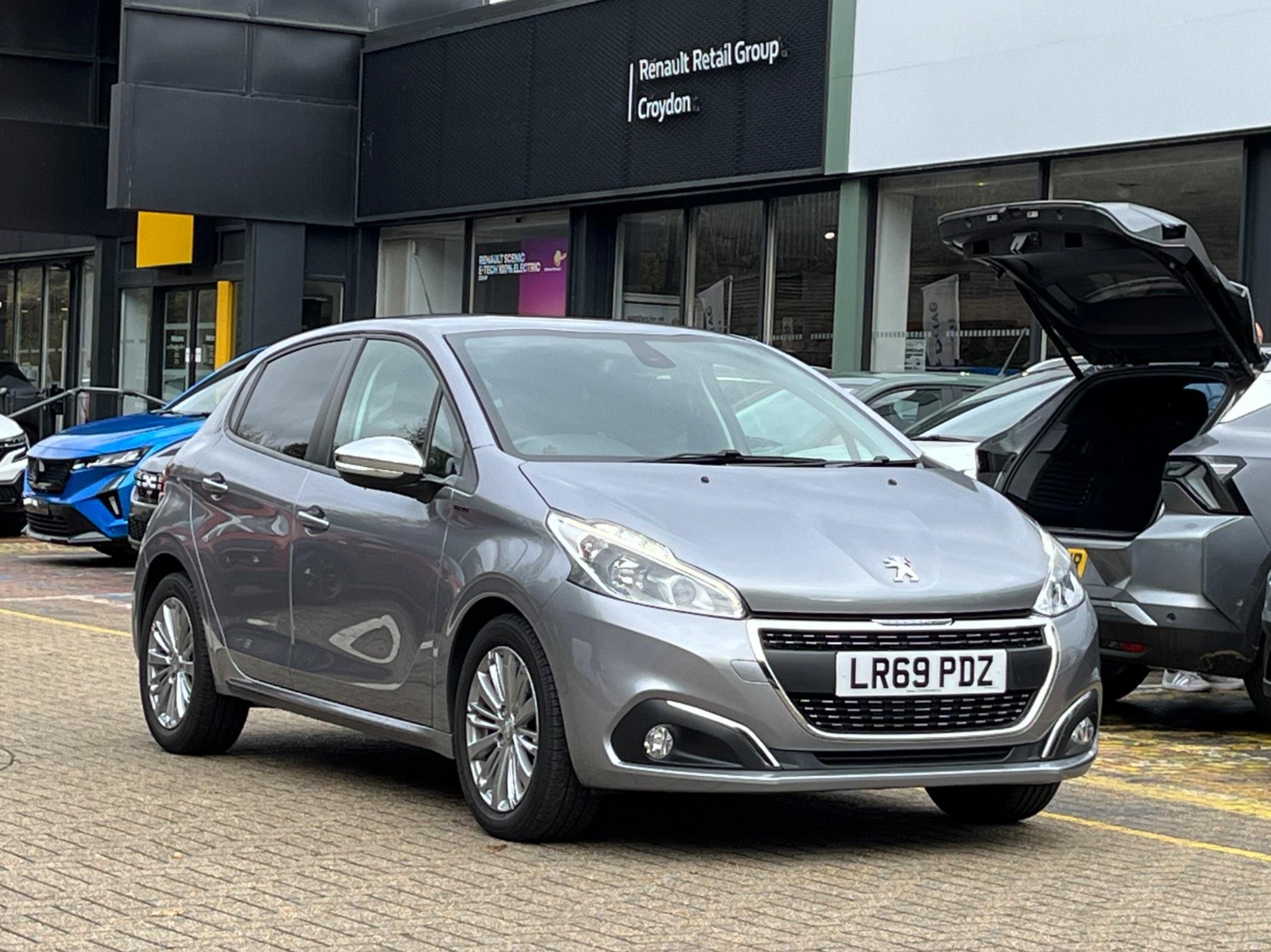 Main listing image - Peugeot 208