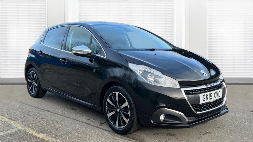 Main listing image - Peugeot 208