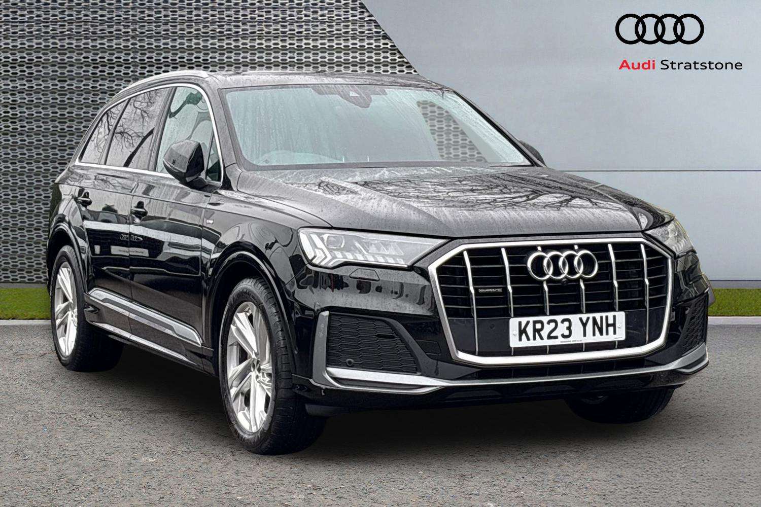 Main listing image - Audi Q7