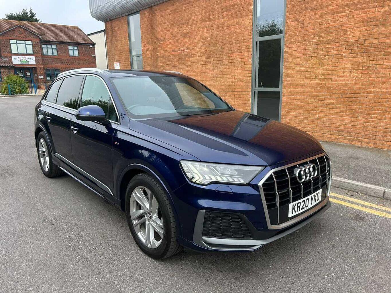 Main listing image - Audi Q7