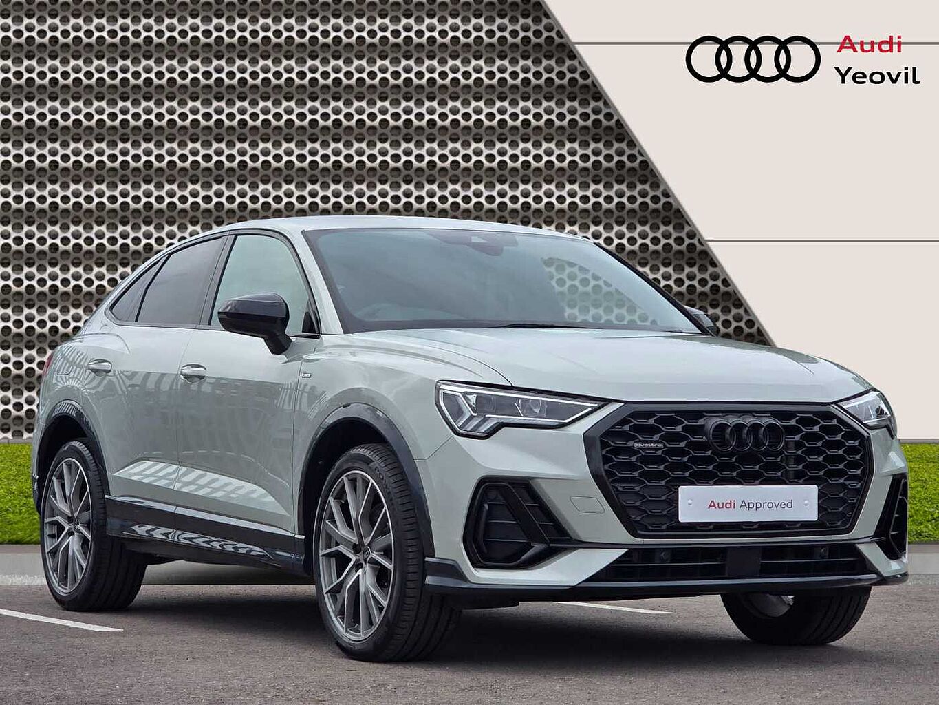 Main listing image - Audi Q3