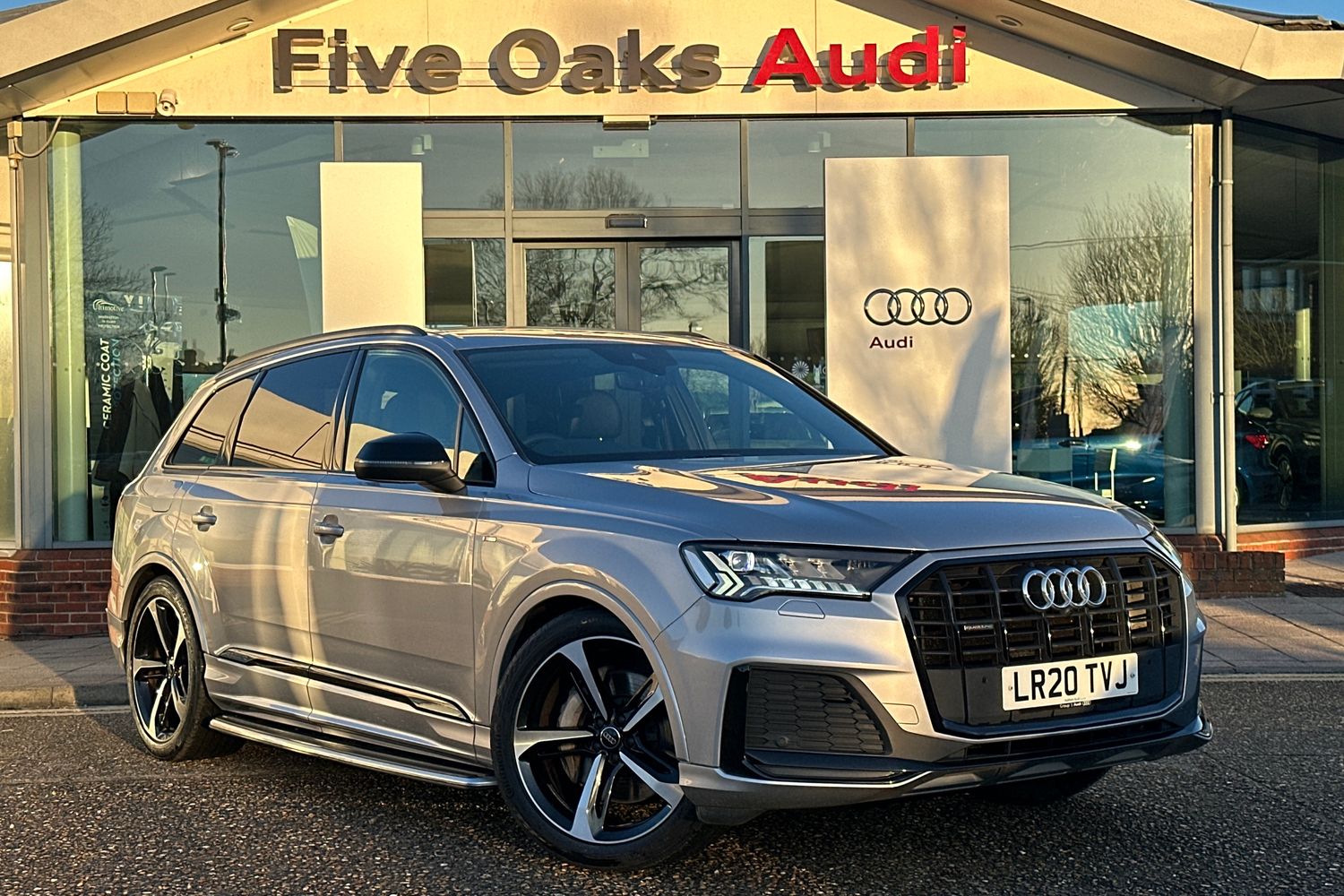 Main listing image - Audi Q7