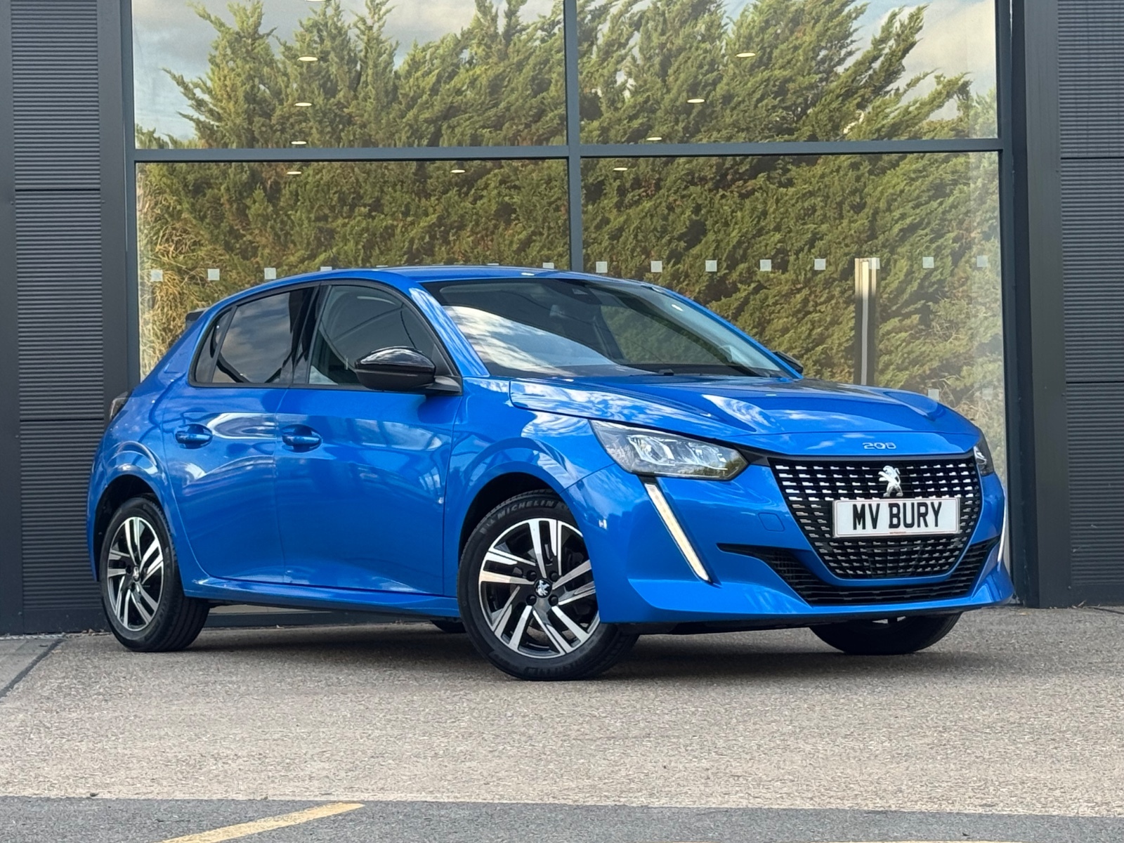 Main listing image - Peugeot 208