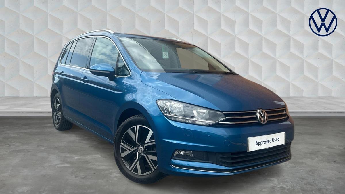 Main listing image - Volkswagen Touran