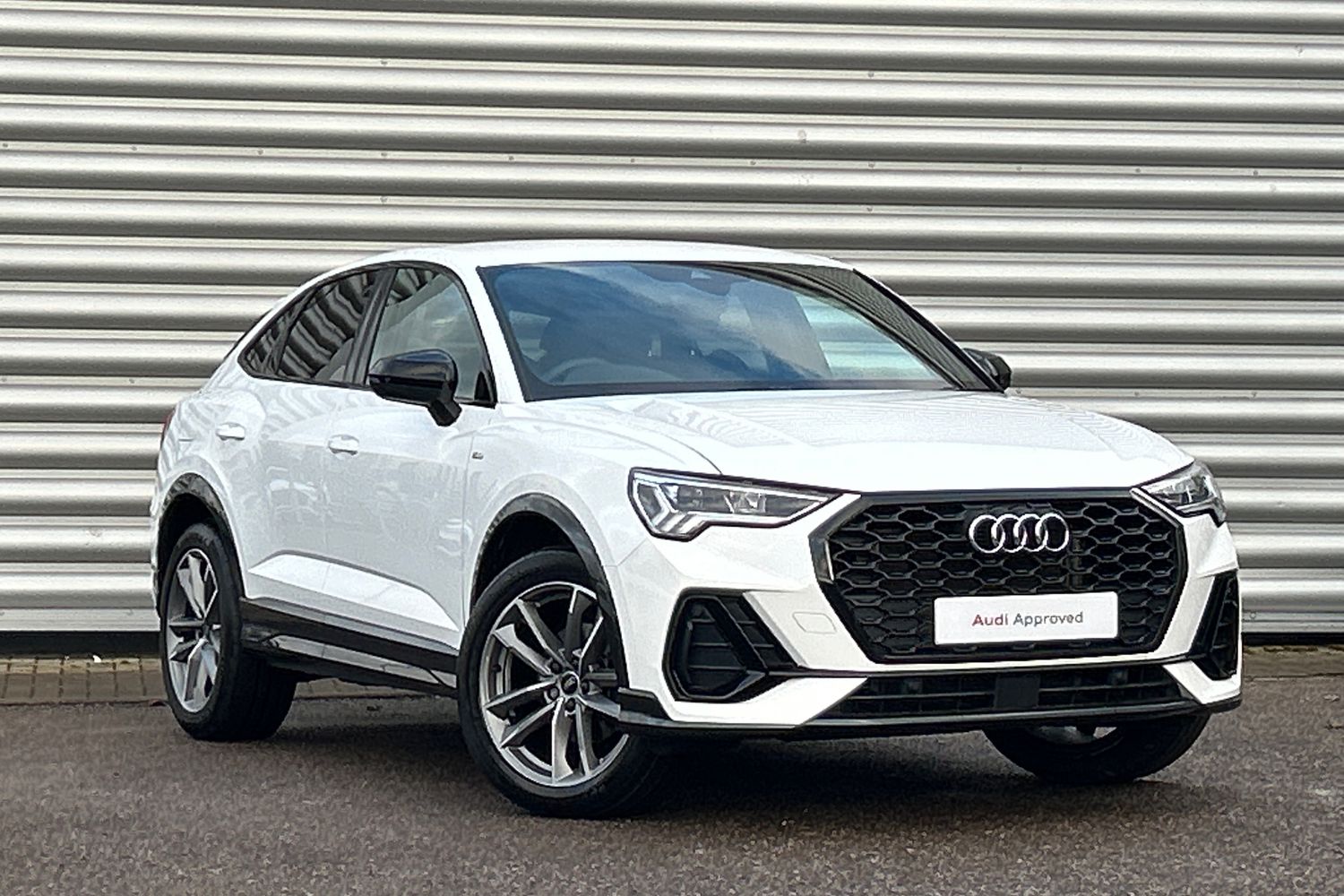 Main listing image - Audi Q3