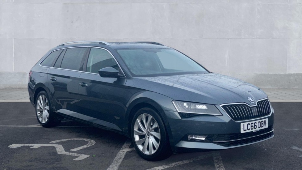 Main listing image - Skoda Superb Estate