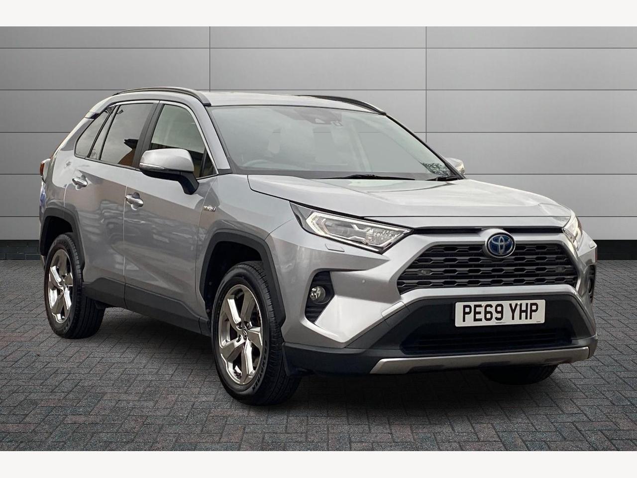 Main listing image - Toyota RAV4