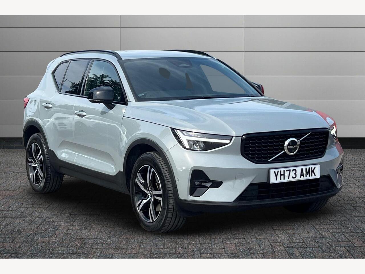 Main listing image - Volvo XC40