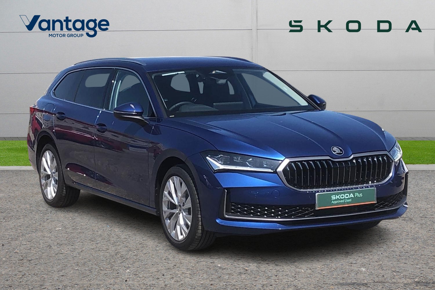 Main listing image - Skoda Superb Estate