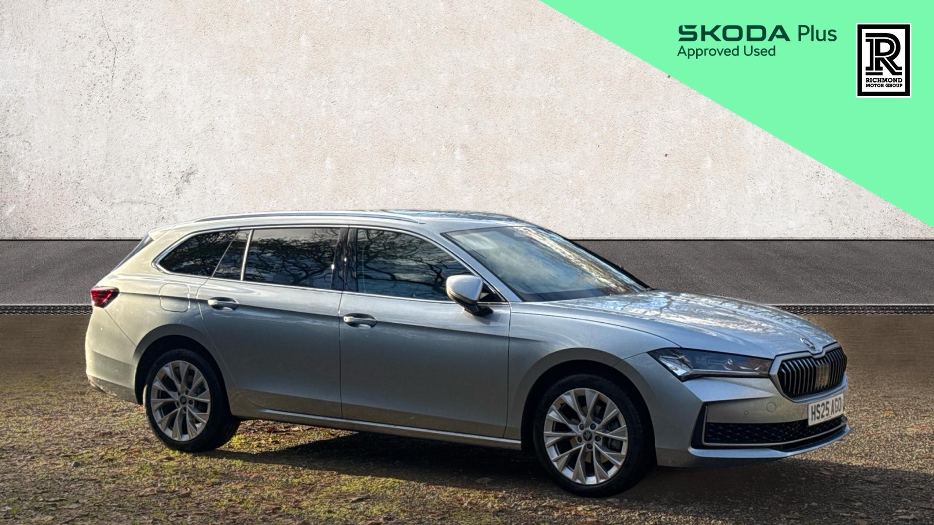 Main listing image - Skoda Superb Estate