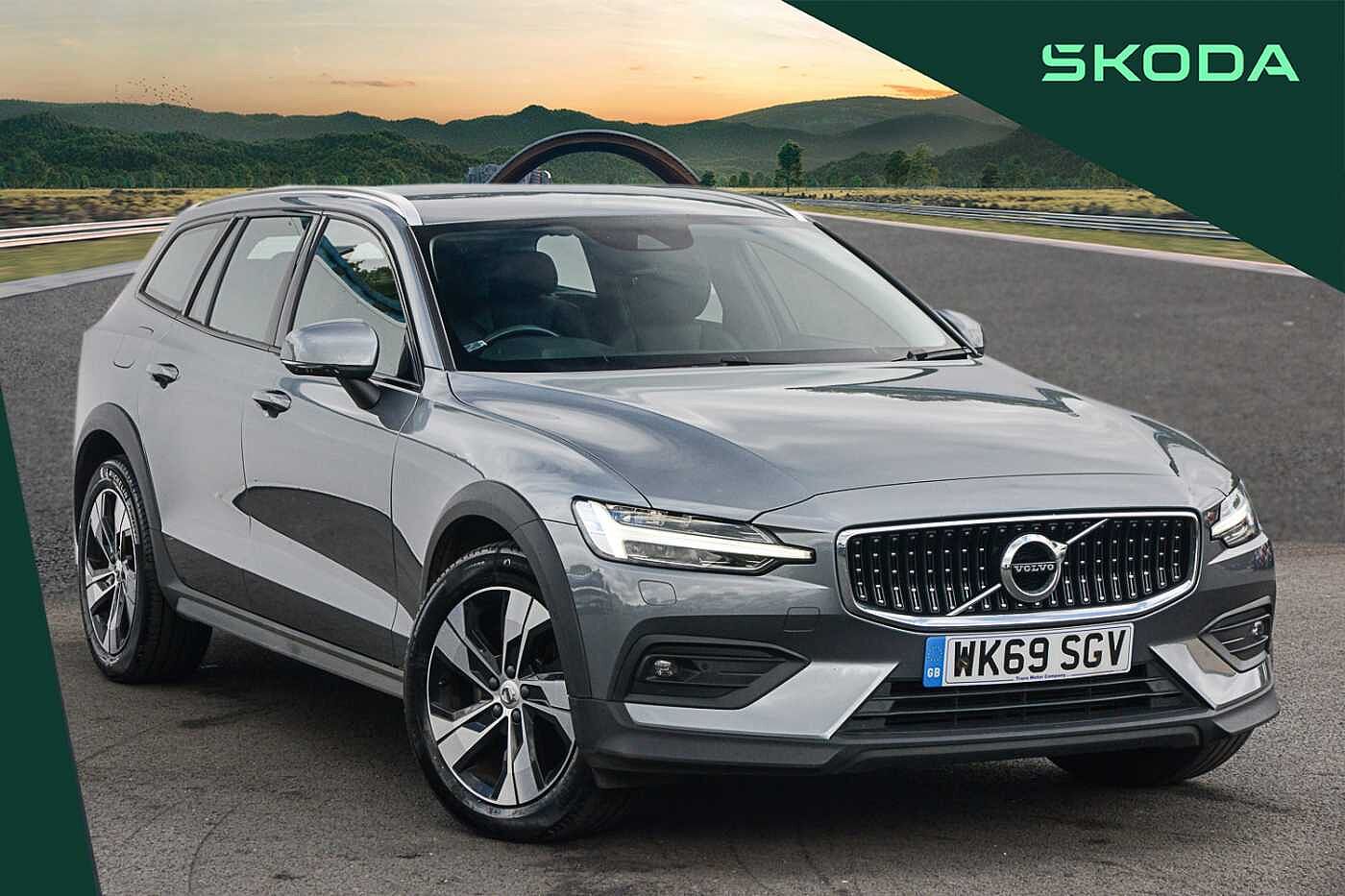 Main listing image - Volvo V60 Cross Country