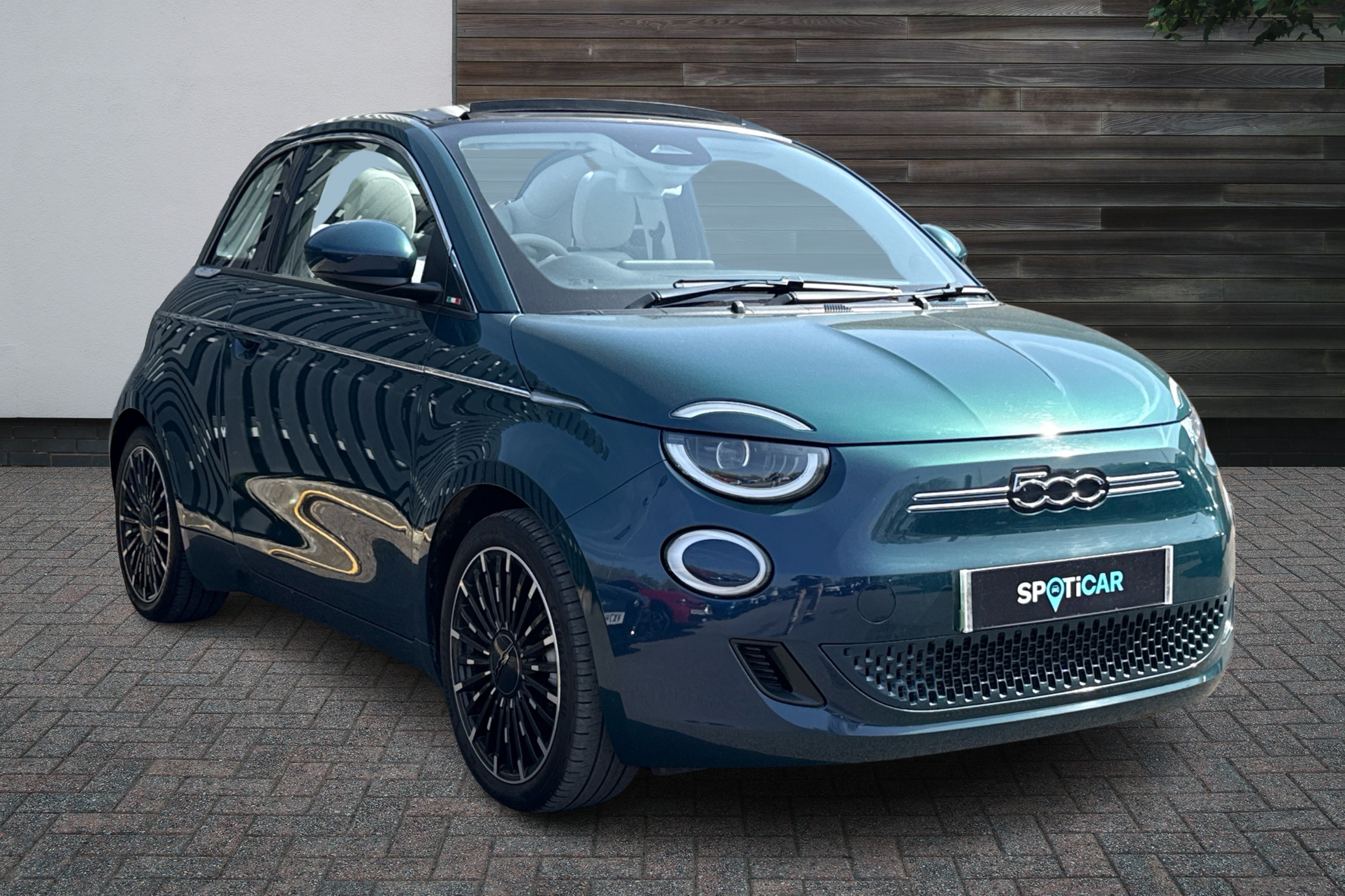 Main listing image - Fiat 500 Electric