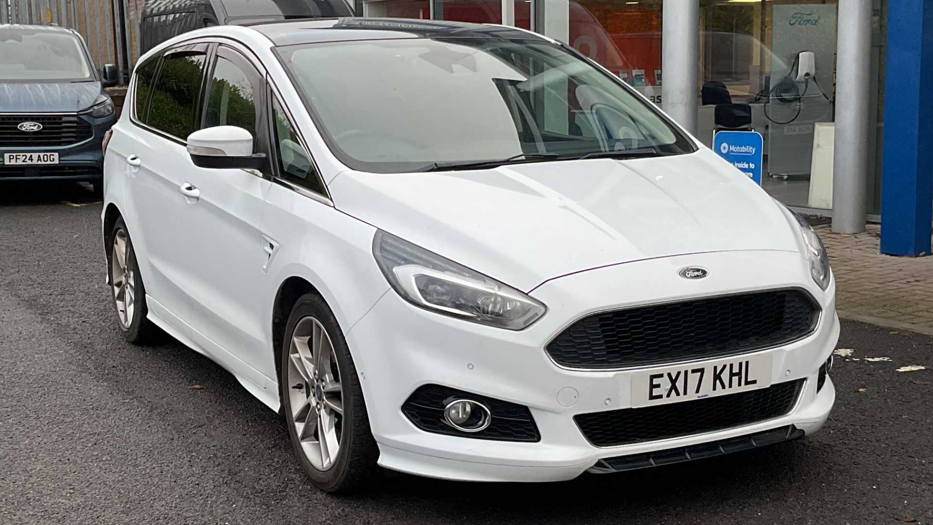 Main listing image - Ford S-MAX