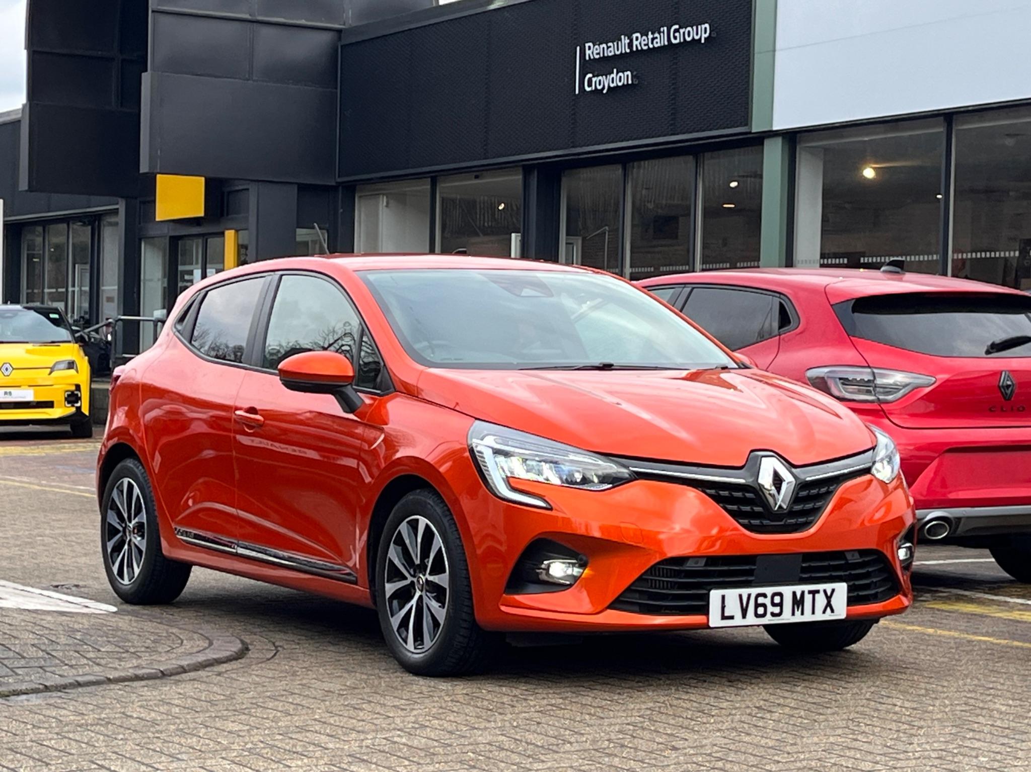 Main listing image - Renault Clio