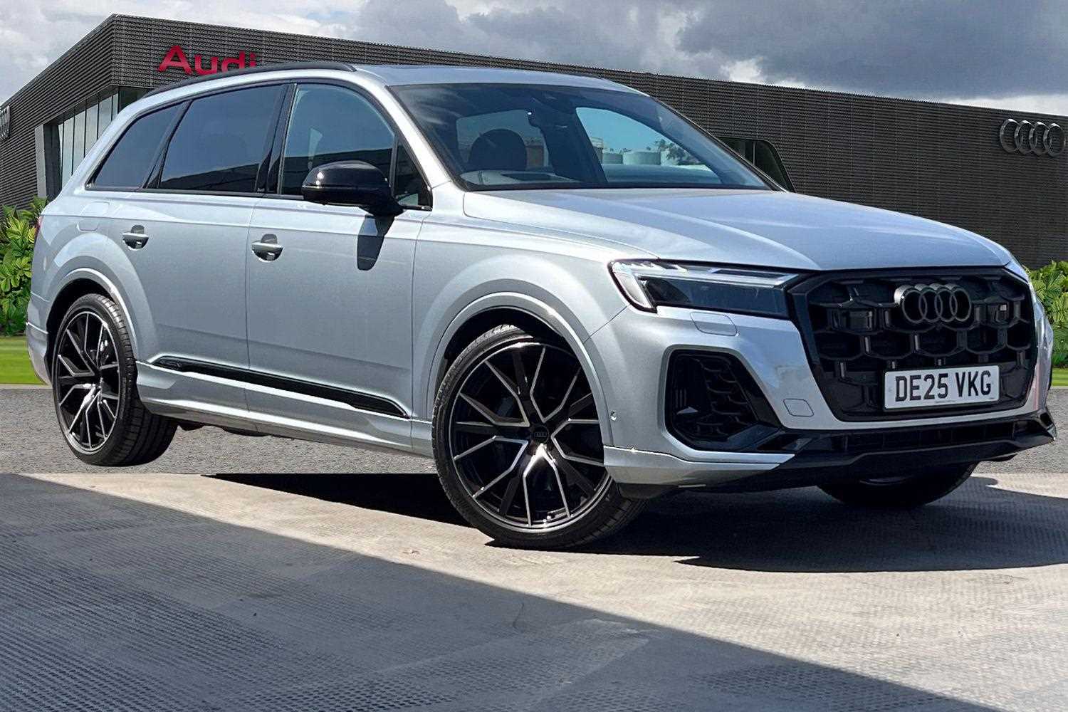Main listing image - Audi Q7