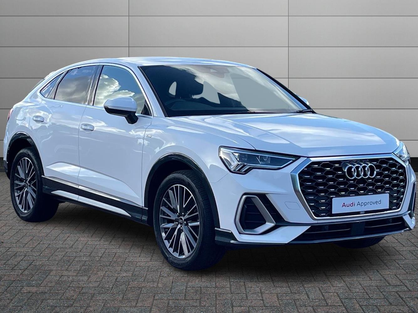 Main listing image - Audi Q3